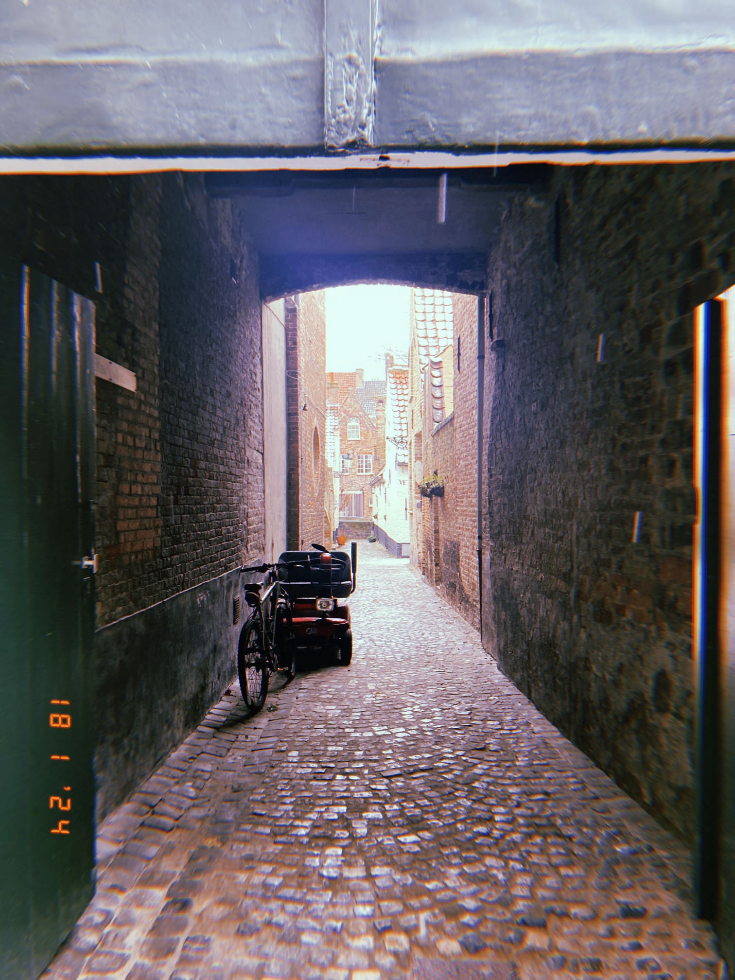 ブルージュの石畳の路地