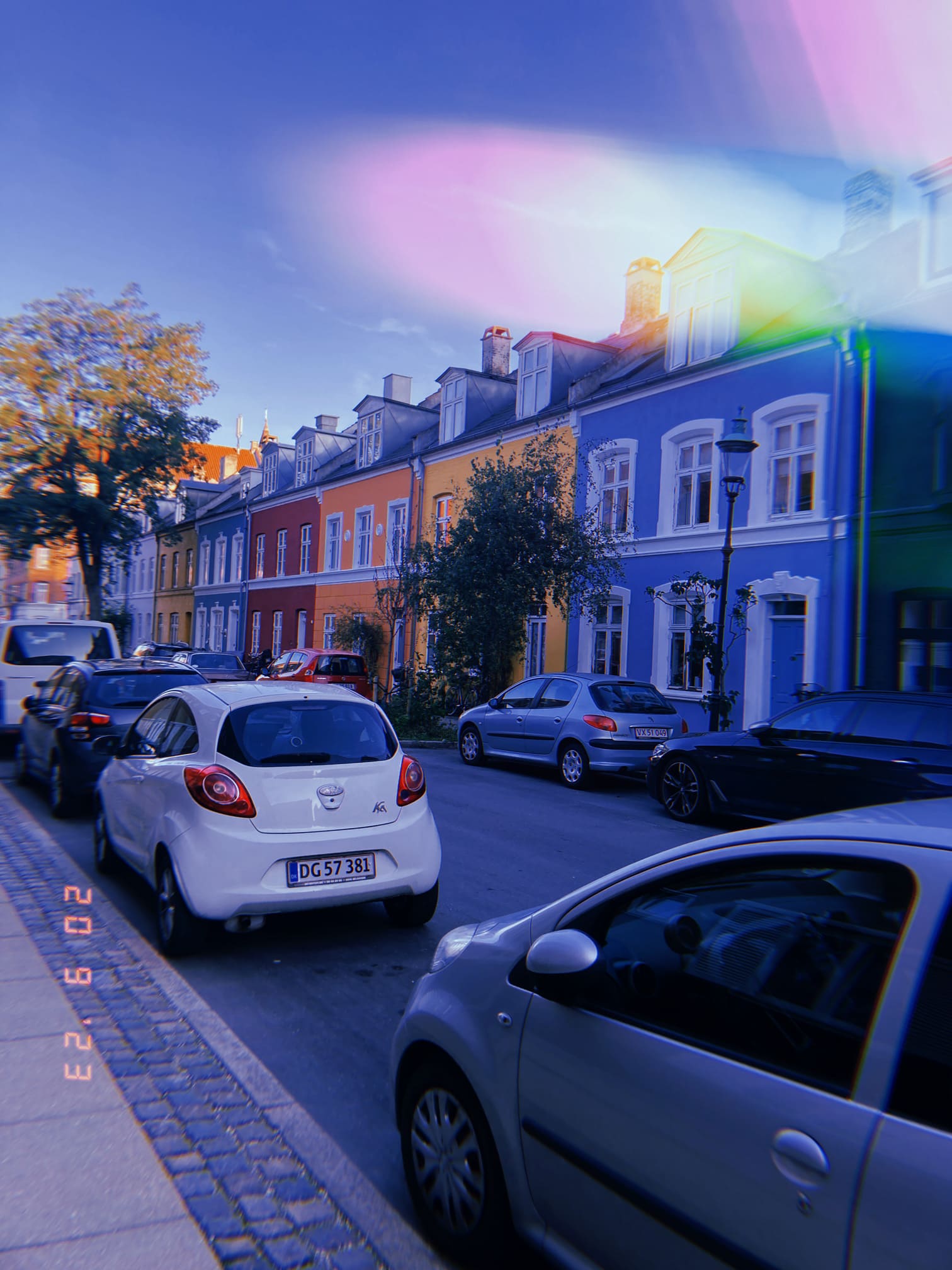 カラフルな家並みの住宅街