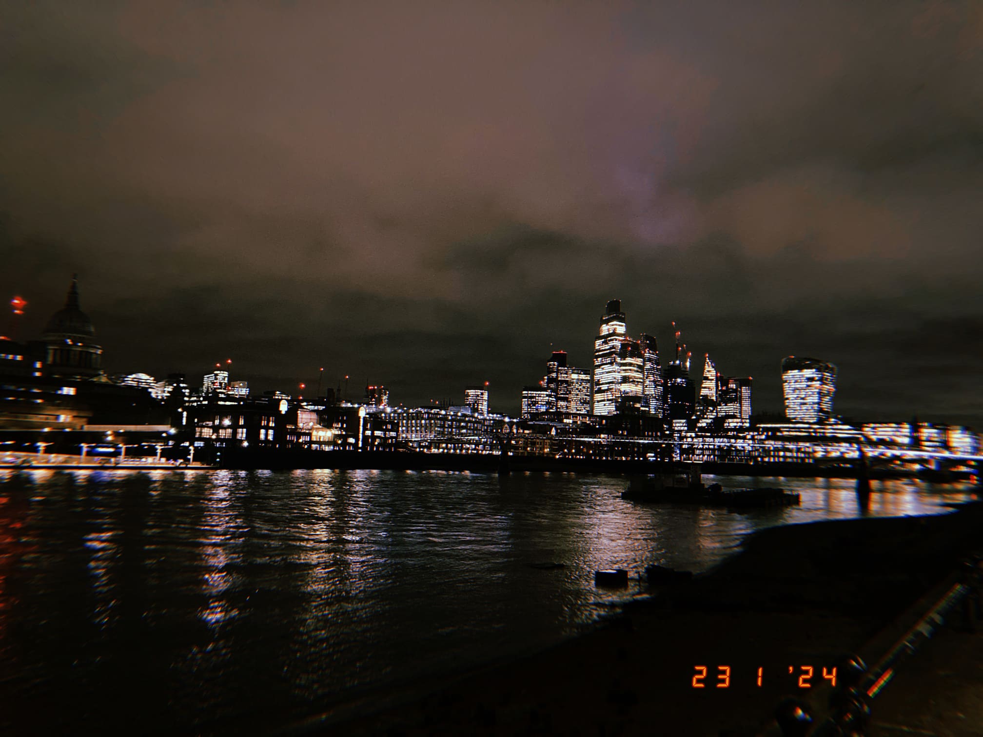 テムズ川とロンドンの夜景