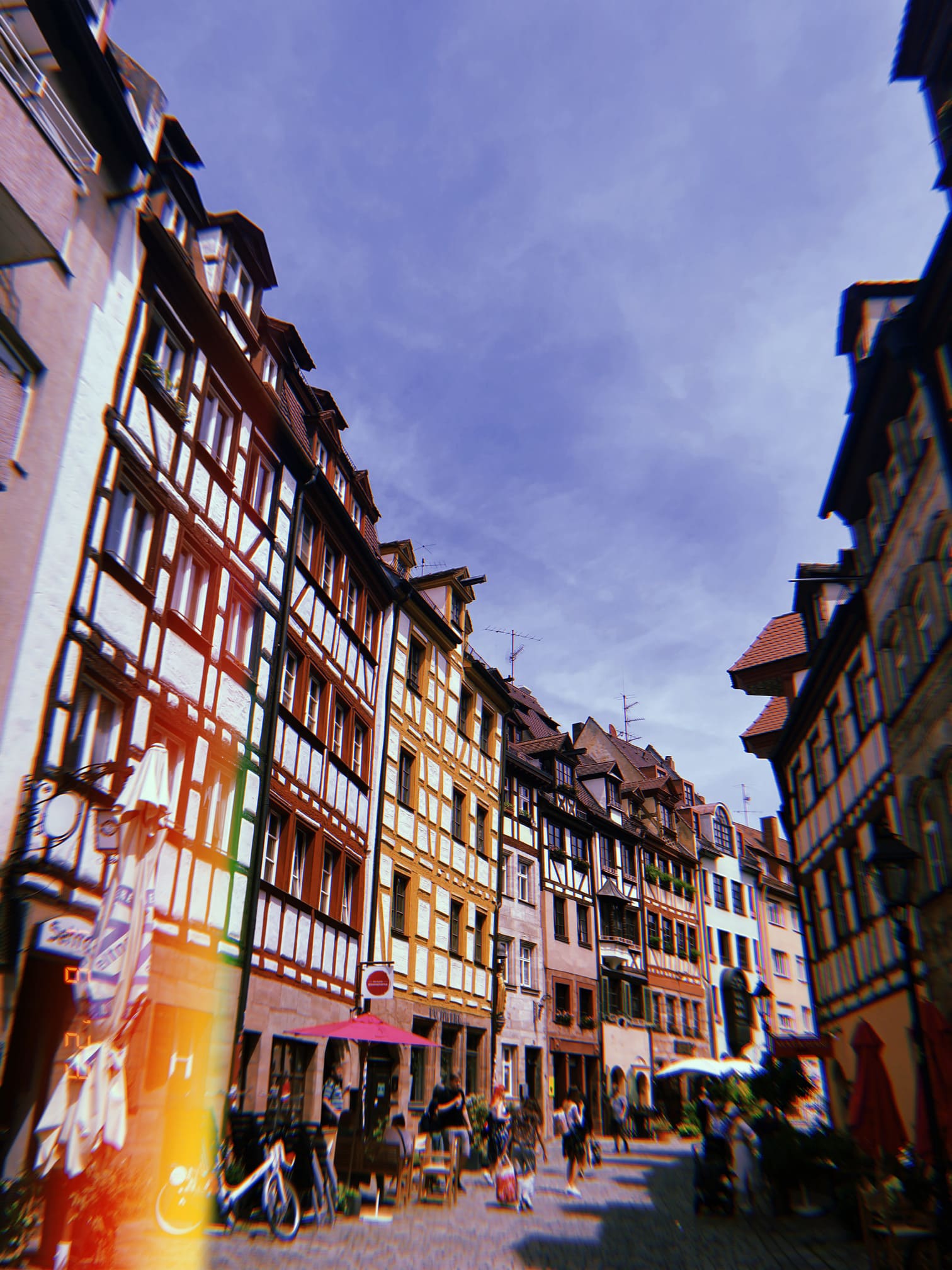 ニュルンベルグ旧市街の木組みの家々が並ぶ通り