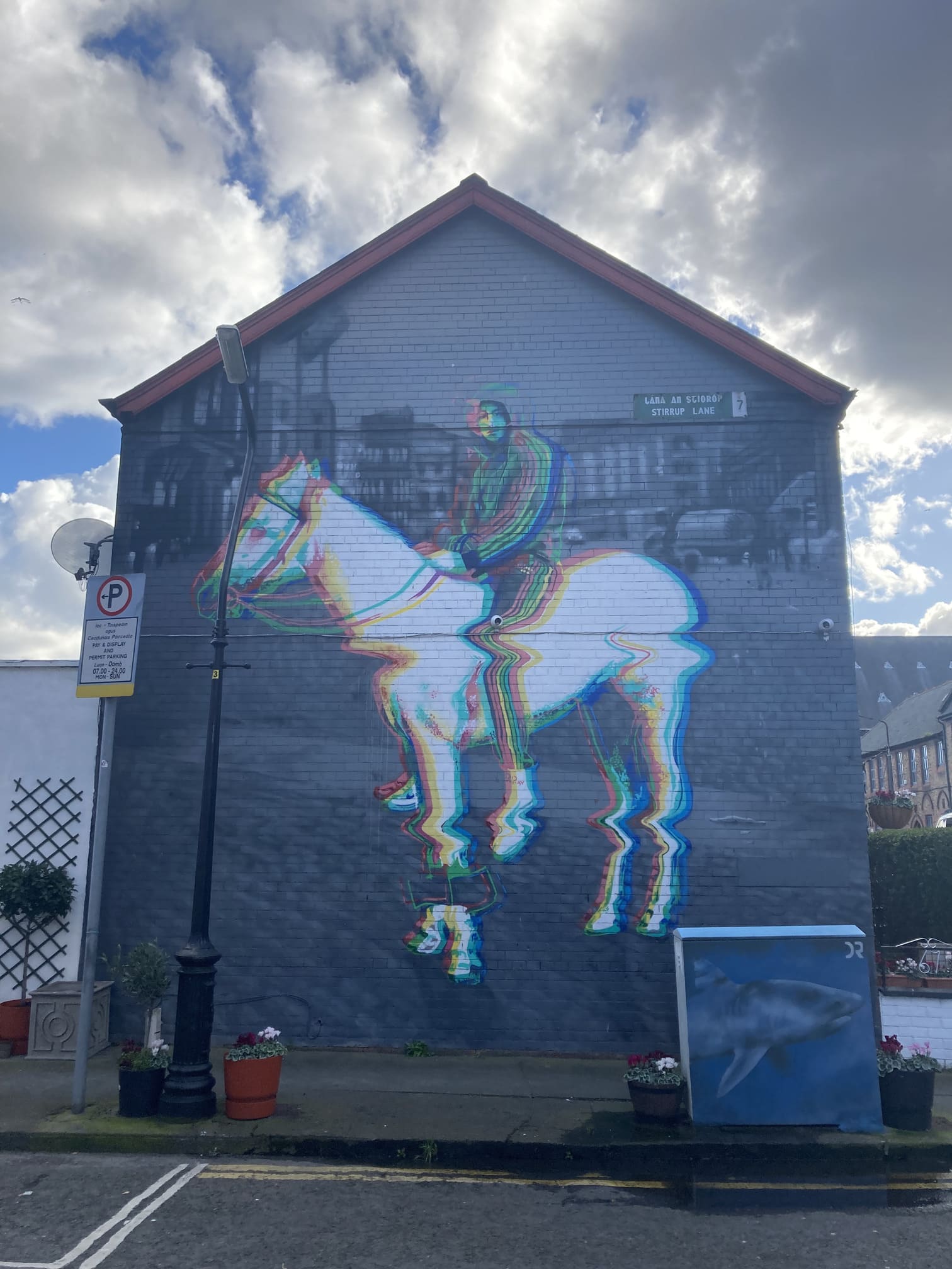 騎手と馬のカラフルなストリートアート