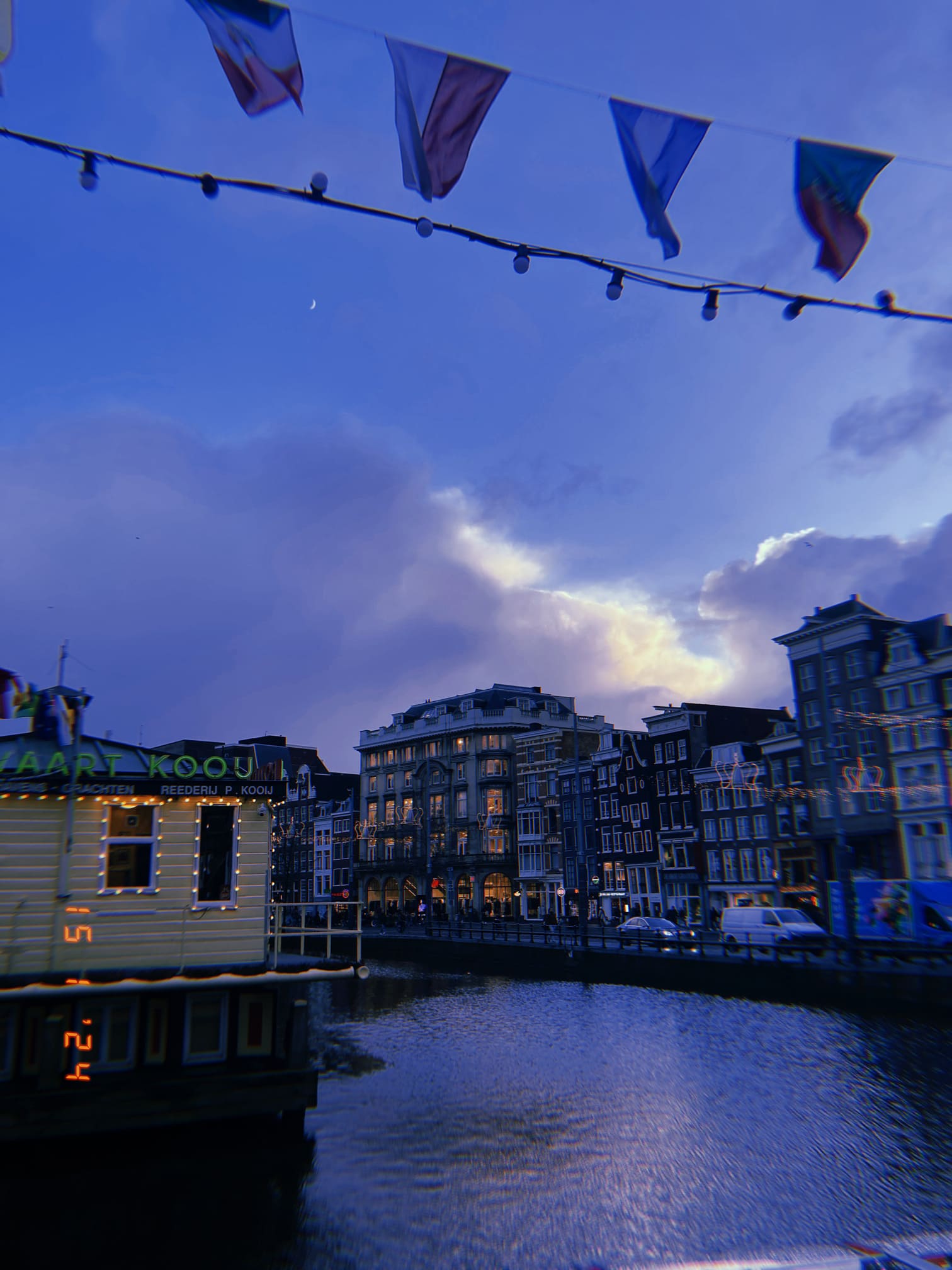 夕暮れの運河沿い