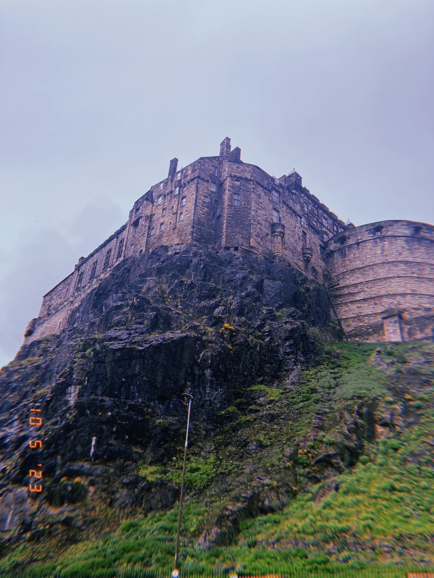 岩山にそびえるエディンバラ城