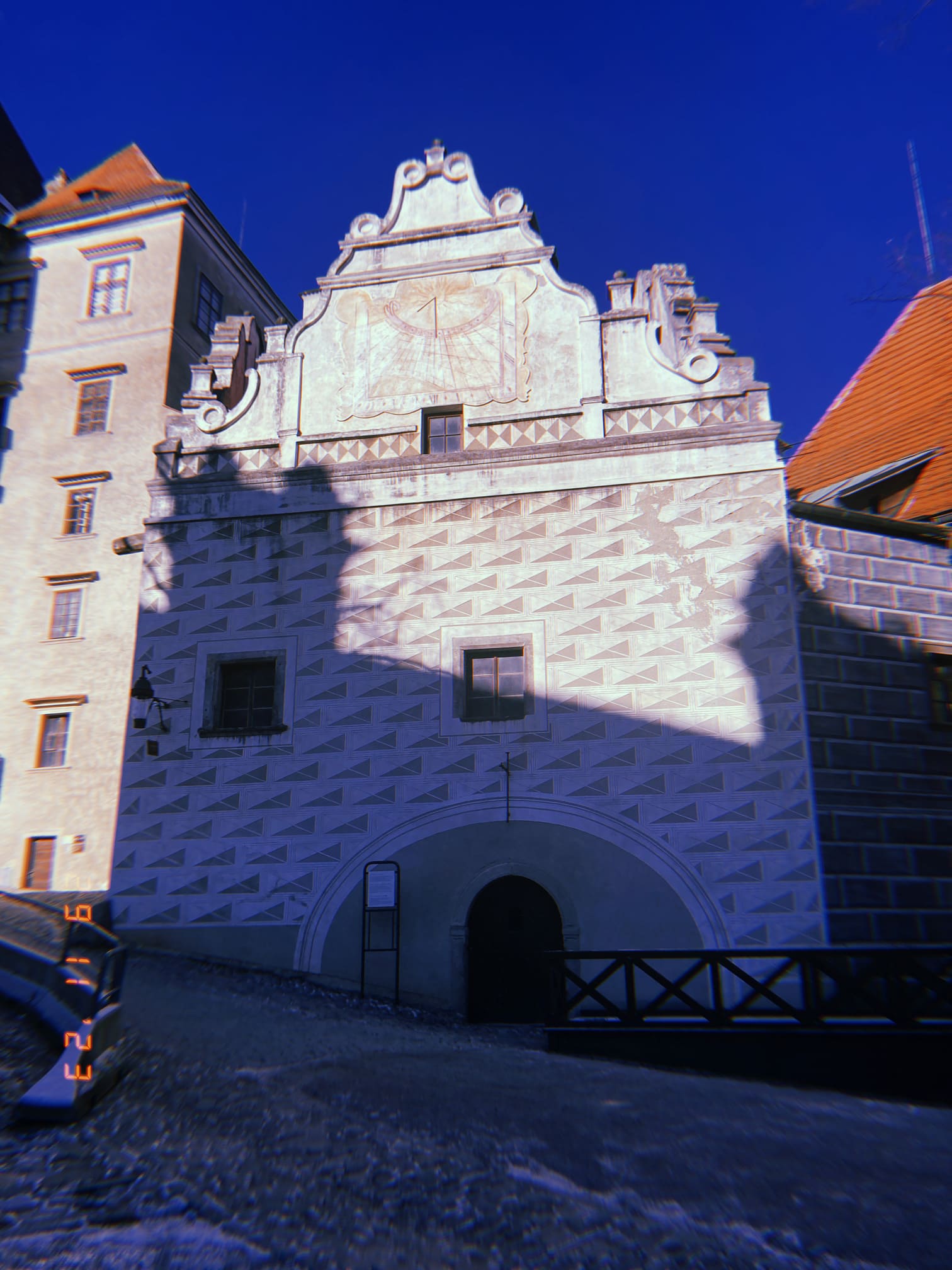 レンガを模した騙し絵の壁