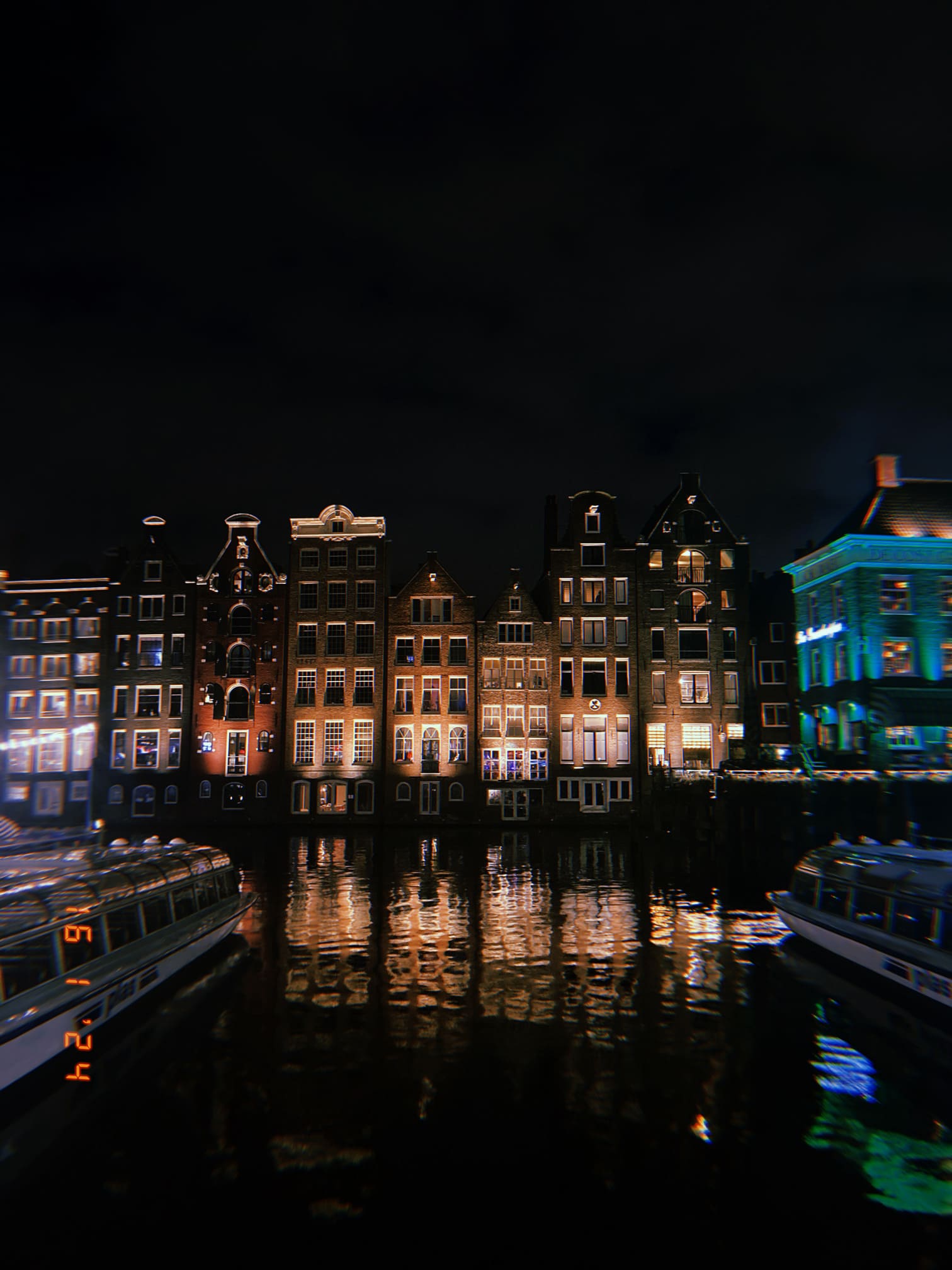 アムステルダムの夜景と運河