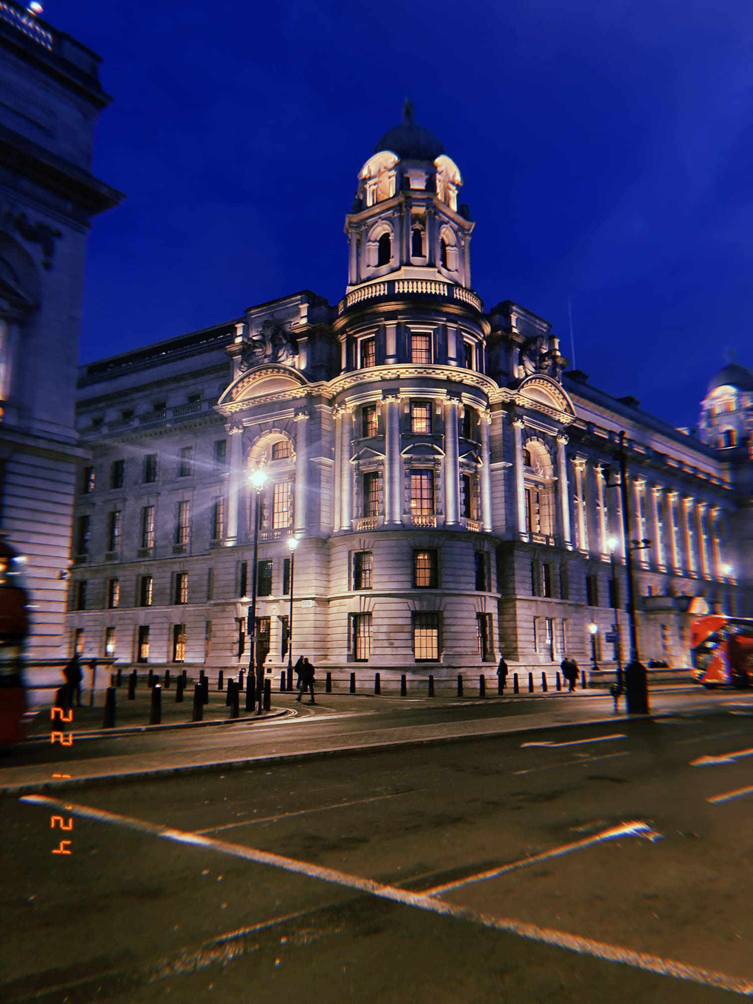 ロンドン官庁街のライトアップ