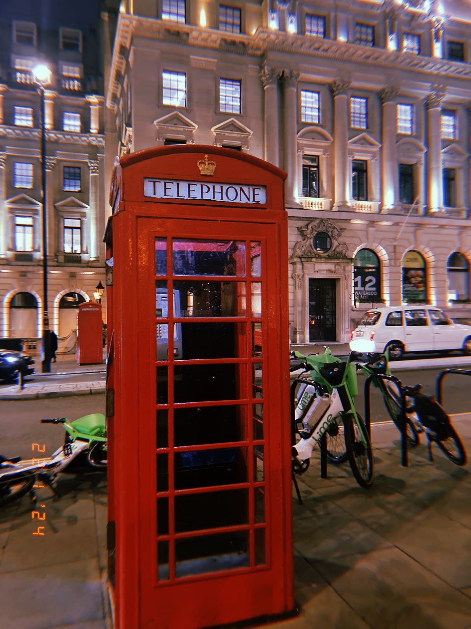 ロンドンの赤い電話ボックス