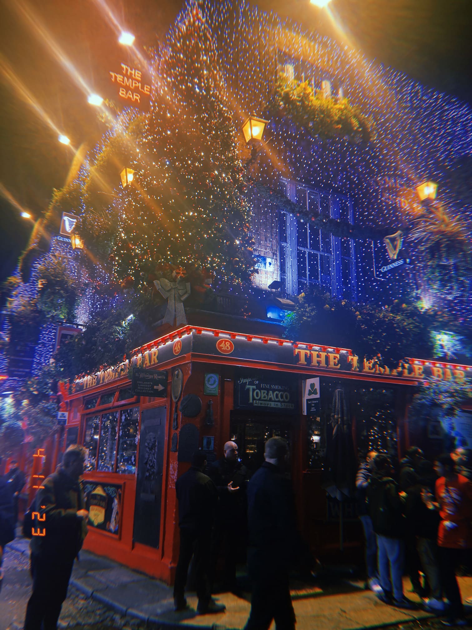 イルミネーションに包まれたテンプルバー