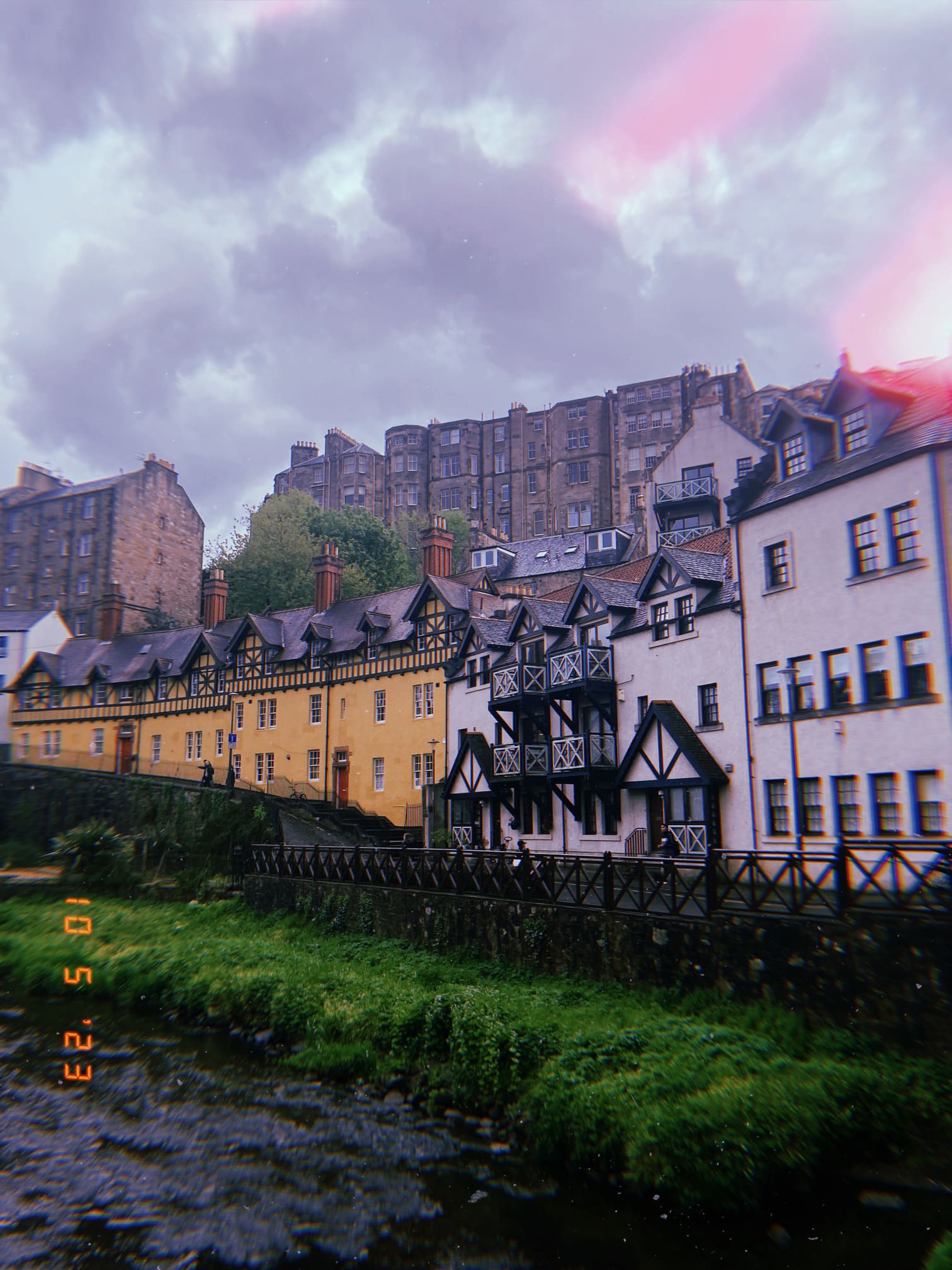 ディーン・ビレッジの川沿いに並ぶ家並み