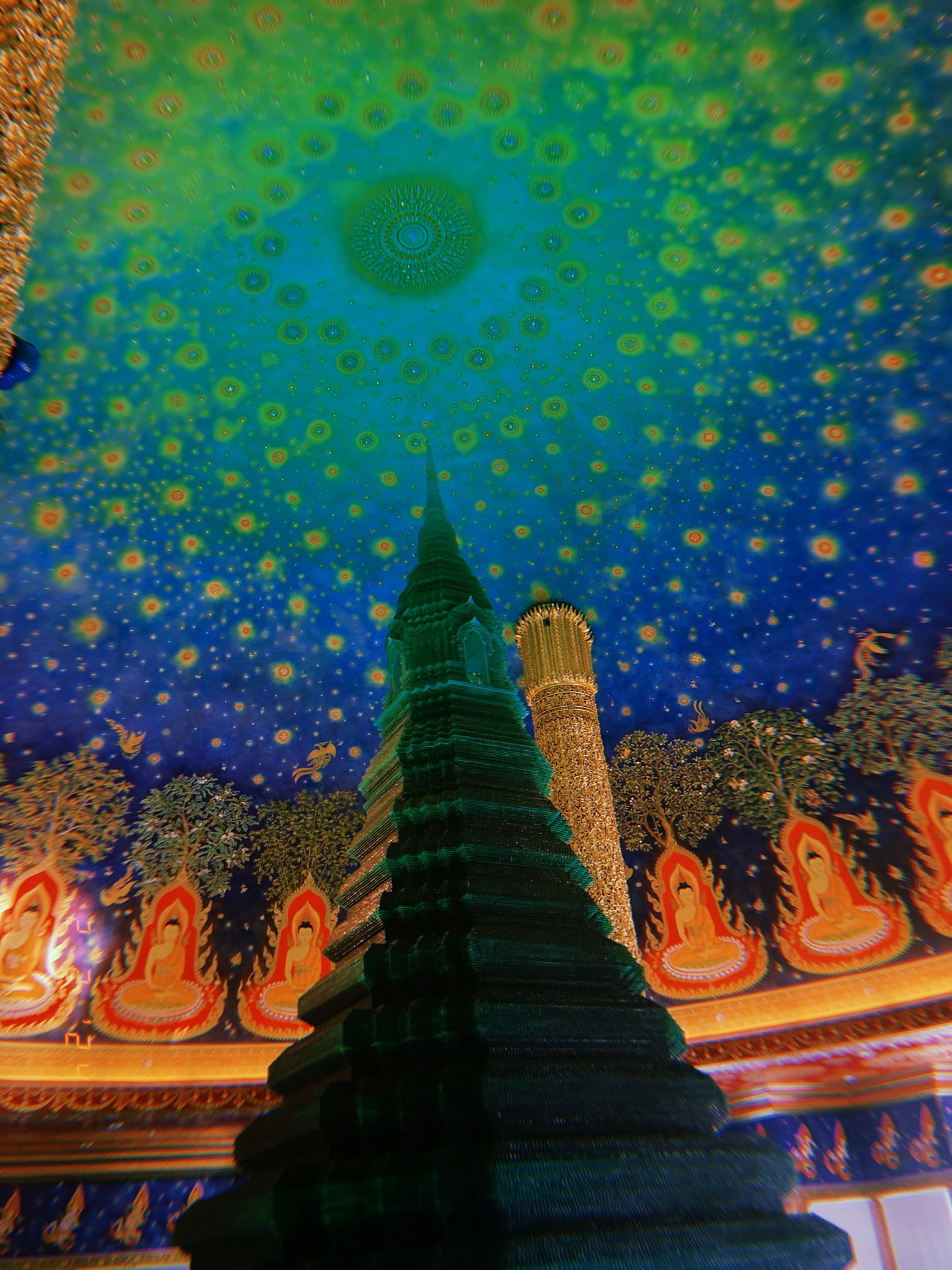 ワットパクナムの仏塔内部